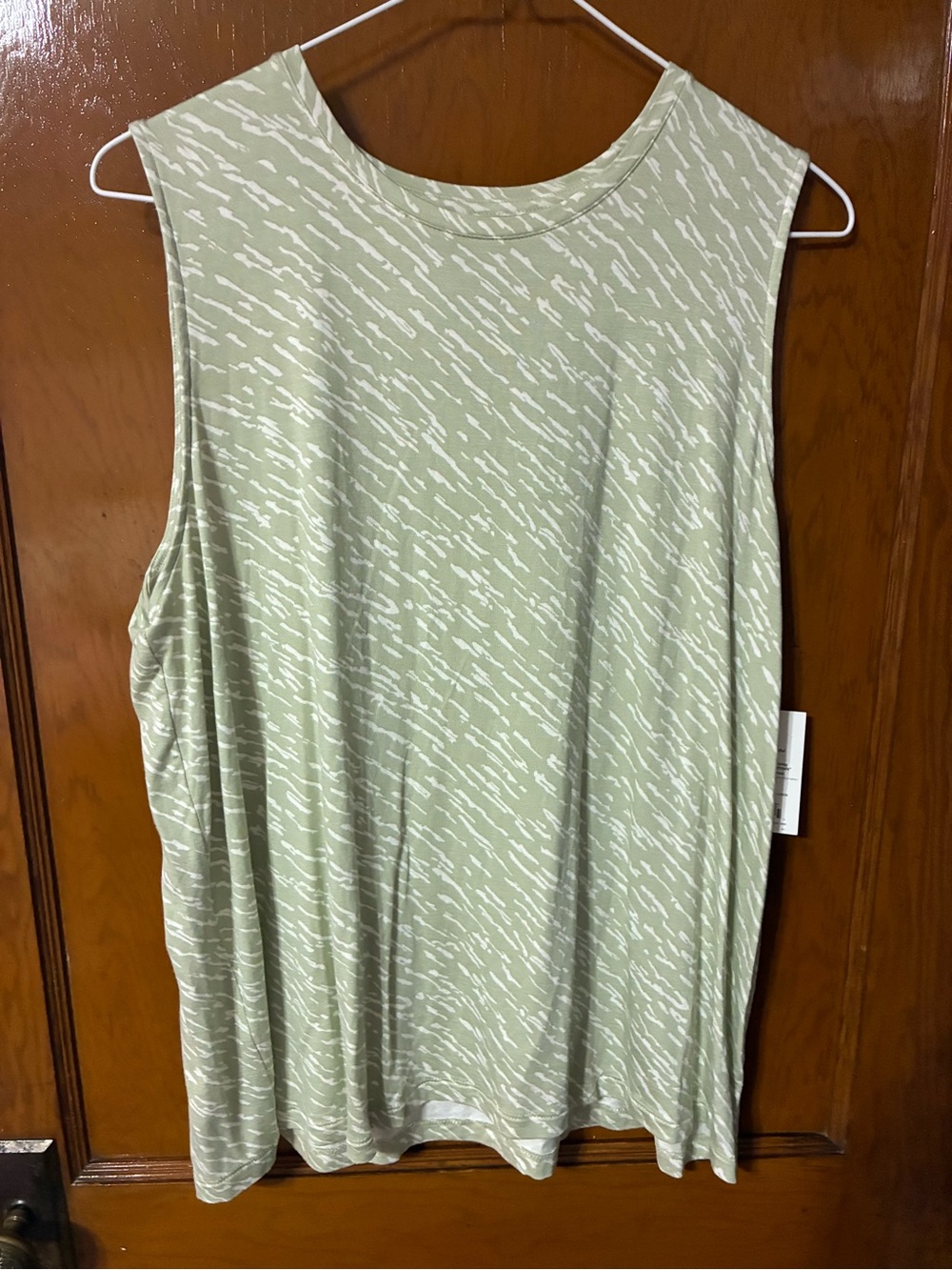 ❤️ 2/$10 - NWT Light Green Patterned Sleeveless Women’s Top